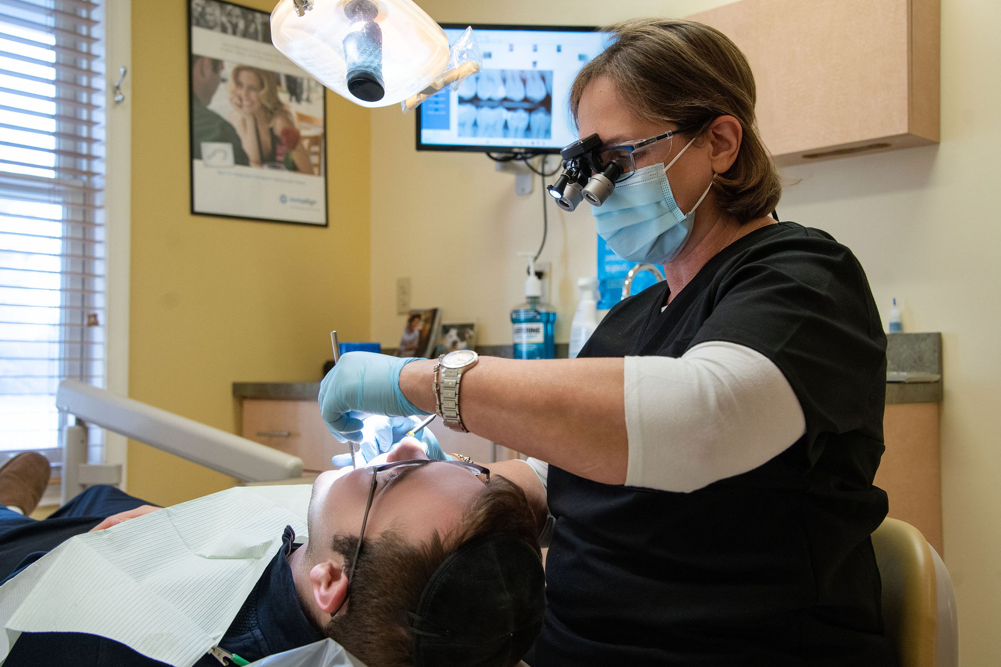Dr. Riki Kreitman working with a patient