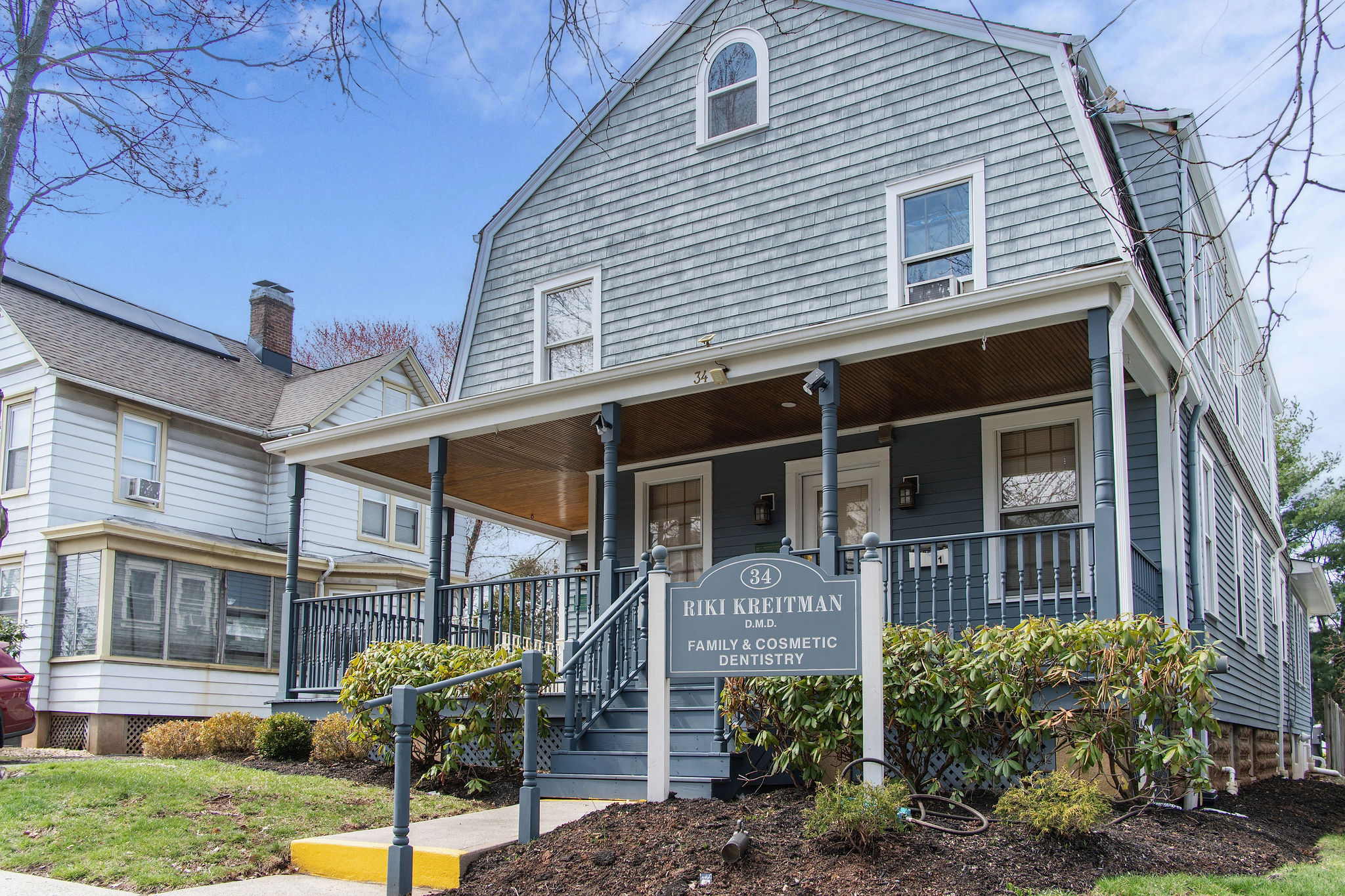 The Dr. Kreitman dental office — a blue gambrel-roofed house at 34 South Fourth Avenue, Highland Park NJ